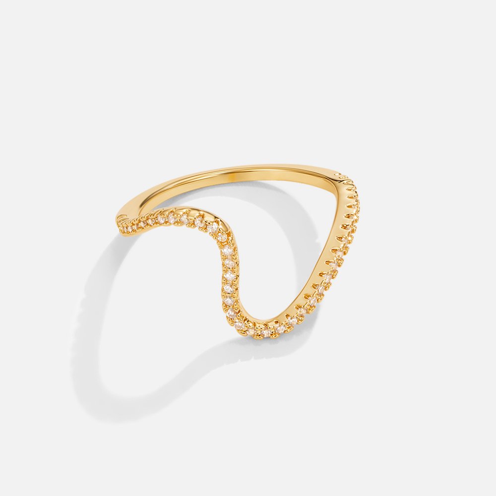 Anillo de cristal con curva en espiral
