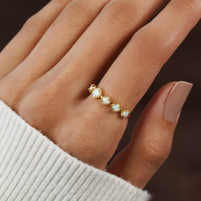Anillo de piedra de ópalo Tiffany